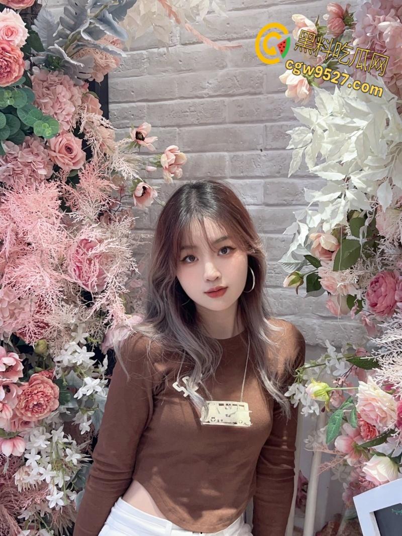 吉林师范学院清纯学妹【张娜】,人前文静人后骚母狗,被按住脖子爆操,操完不满足还用道具接着弄 ! 第5张 吉林师范学院清纯学妹【张娜】,人前文静人后骚母狗,被按住脖子爆操,操完不满足还用道具接着弄 ! 第5张