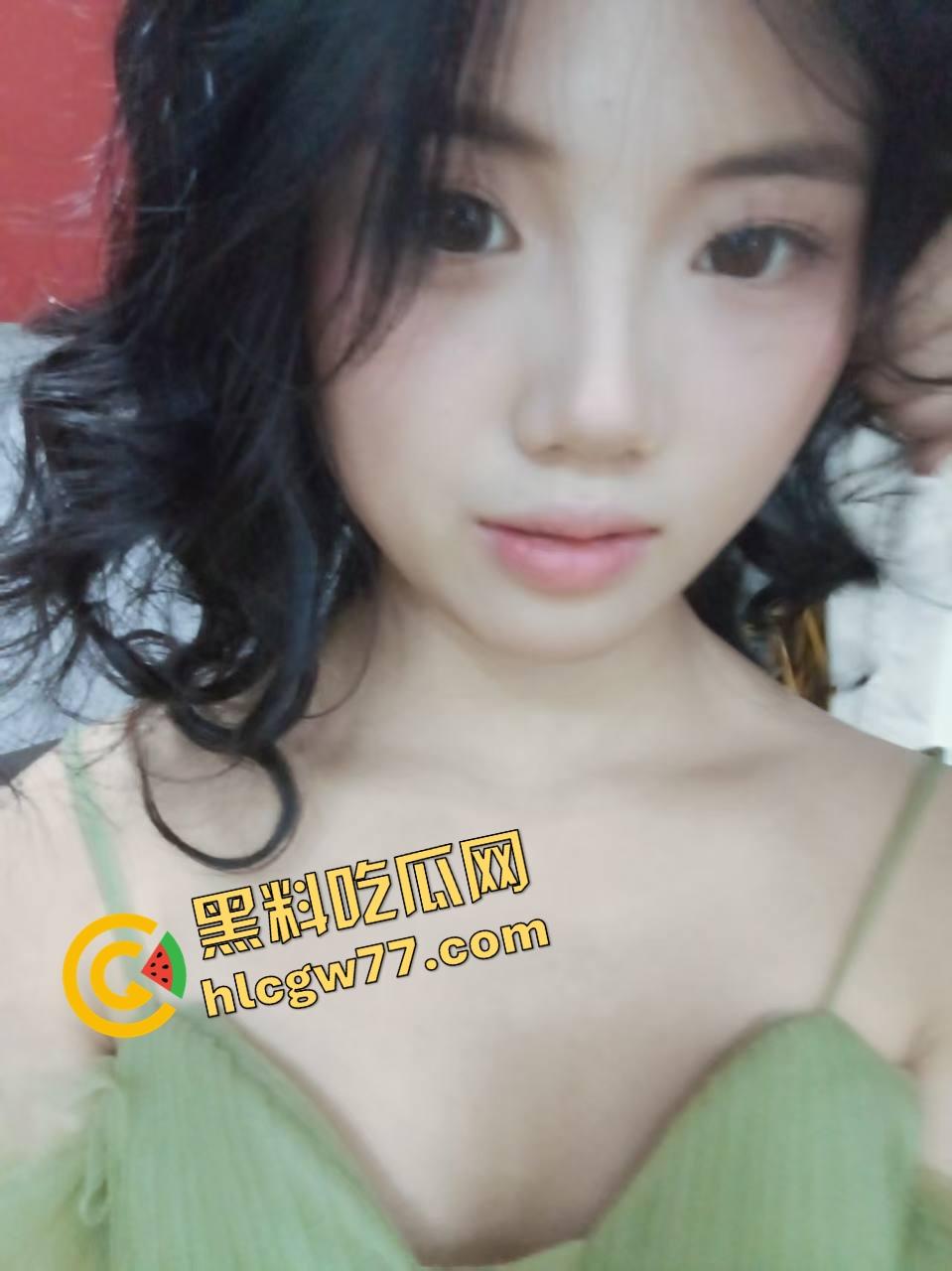 爆艹JK制服骚精【宁璃】被爆干到翻白眼求内射，白丝裹腿浪到整间屋子都是逼味儿！  第2张