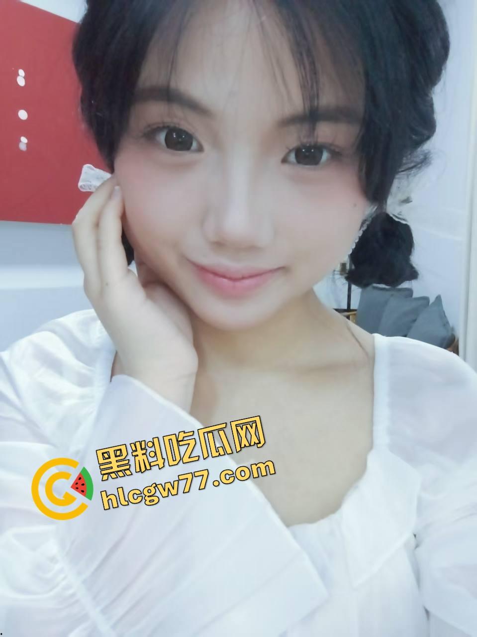 爆艹JK制服骚精【宁璃】被爆干到翻白眼求内射，白丝裹腿浪到整间屋子都是逼味儿！  第4张