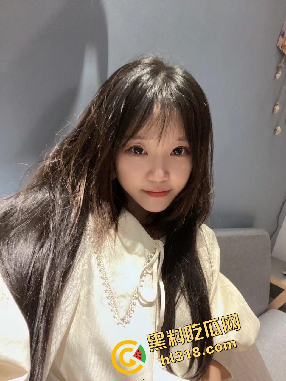 成都西南交大反差母狗『刘若彤』和男友出租屋玩疯了，拍了整整一册淫照，视频淫照百张爆仓云盘流出！  第4张