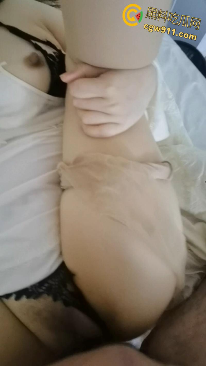 老婆为了挽回出轨的我,,穿上情趣睡衣性感丝袜,深喉口爆乳交调情,女人就应该被调教开发才好玩 ! 第7张 老婆为了挽回出轨的我,,穿上情趣睡衣性感丝袜,深喉口爆乳交调情,女人就应该被调教开发才好玩 ! 第7张