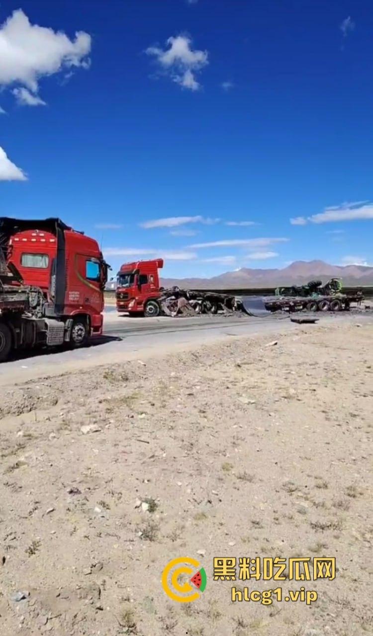 让人揪心！宁夏到西藏安多山高速公路发生惨烈事故 挂车相撞现场一片狼藉  第4张