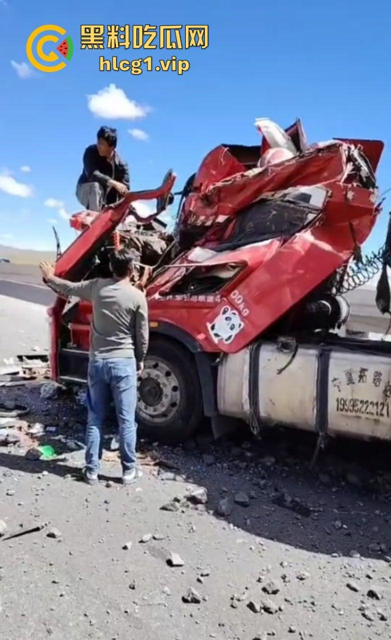 让人揪心！宁夏到西藏安多山高速公路发生惨烈事故 挂车相撞现场一片狼藉  第5张