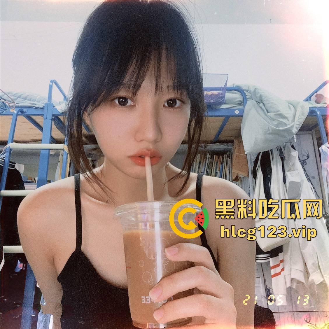 汕头大学约炮门!05年肉丝小学妹被体育生狂插,甜美叫声勾魂,男友干不动的被学长操翻! 第4张 汕头大学约炮门!05年肉丝小学妹被体育生狂插,甜美叫声勾魂,男友干不动的被学长操翻! 第4张