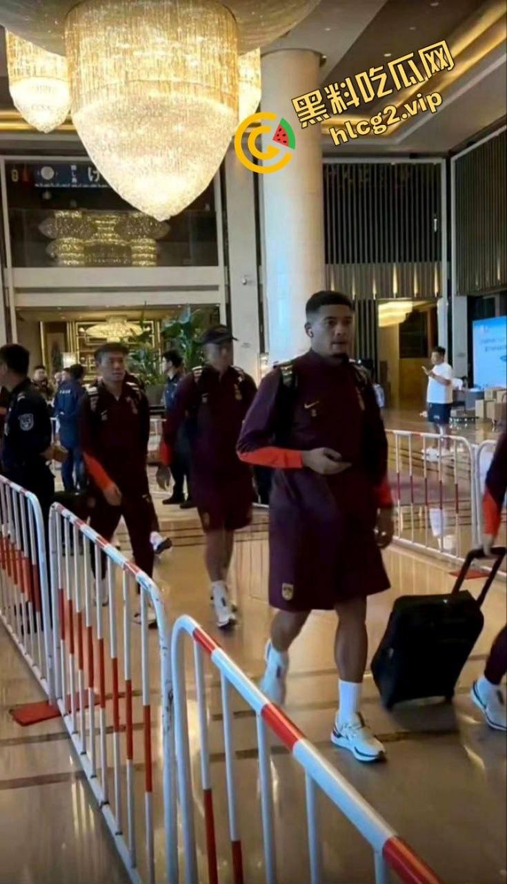 国足零蛋凯旋 “射门无力 购物给力” 惨输七球 仍能笑对人生 第2张 国足零蛋凯旋 “射门无力 购物给力” 惨输七球 仍能笑对人生 第2张