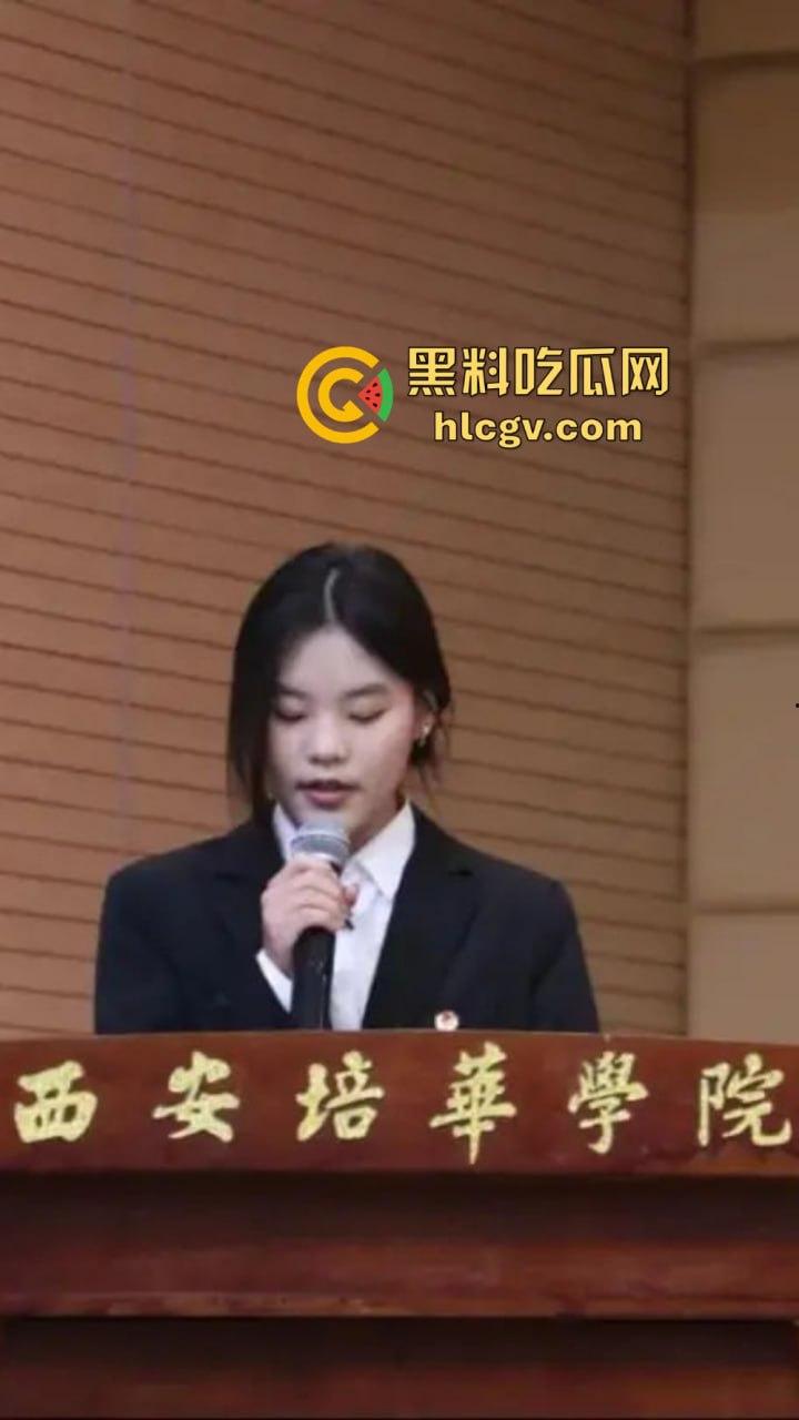 鸡公煲没来先抠逼!西安培华学院食堂大胆男女全程上演真人秀,吃瓜同学惊呆! 第2张 鸡公煲没来先抠逼!西安培华学院食堂大胆男女全程上演真人秀,吃瓜同学惊呆! 第2张