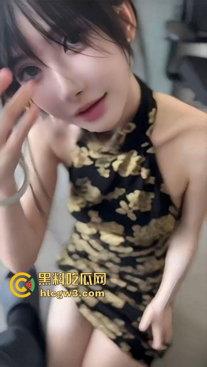 金丝眼镜女神『Song』骚气炸裂 旗袍开到胯根嘴巴就是炮架 骚样淫到让人忍不住想射她脸上! 第14张 金丝眼镜女神『Song』骚气炸裂 旗袍开到胯根嘴巴就是炮架 骚样淫到让人忍不住想射她脸上! 第14张