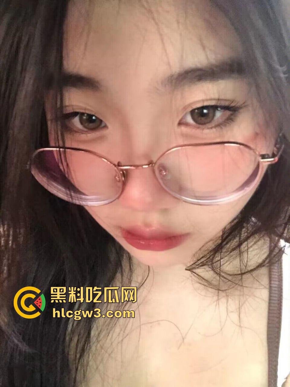 爱跳舞的反差眼镜娘【曹伊宁】和男友自拍流出 娇喘连连自动打桩机式疯狂 一秒变母狗! 第8张 爱跳舞的反差眼镜娘【曹伊宁】和男友自拍流出 娇喘连连自动打桩机式疯狂 一秒变母狗! 第8张