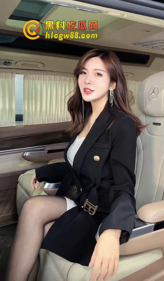 抖音骚主播『皮皮』卖梅赛德斯天天秀脚丫子勾足控舔脚,三叉辉车主看不上,钓个有钱舔脚王! 第2张 抖音骚主播『皮皮』卖梅赛德斯天天秀脚丫子勾足控舔脚,三叉辉车主看不上,钓个有钱舔脚王! 第2张