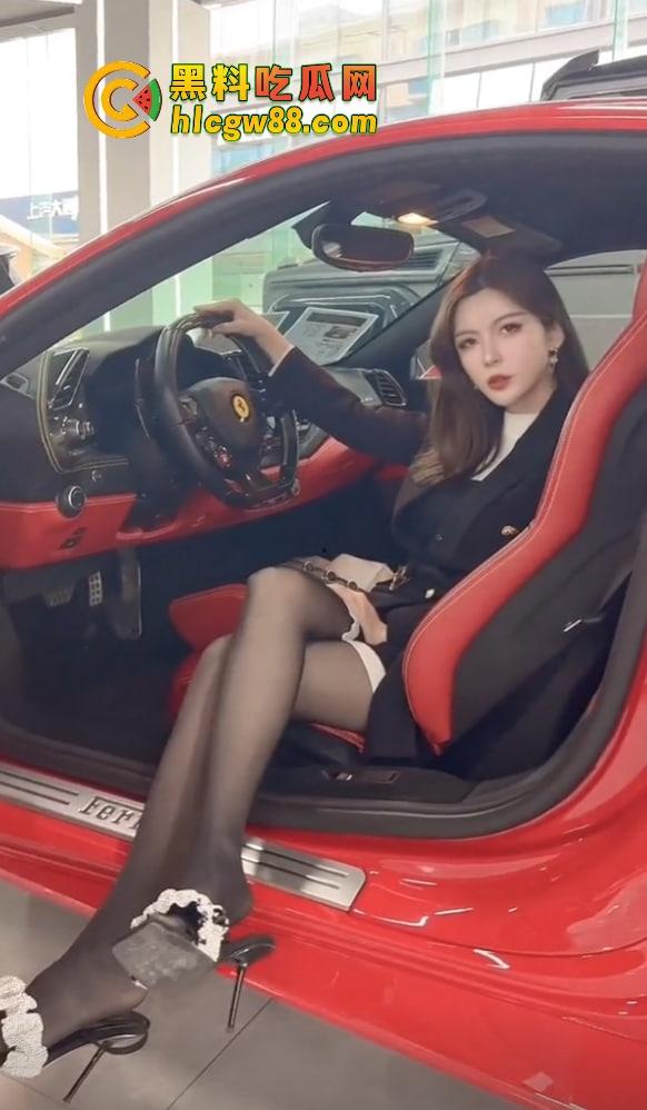 抖音骚主播『皮皮』卖梅赛德斯天天秀脚丫子勾足控舔脚,三叉辉车主看不上,钓个有钱舔脚王! 第7张 抖音骚主播『皮皮』卖梅赛德斯天天秀脚丫子勾足控舔脚,三叉辉车主看不上,钓个有钱舔脚王! 第7张