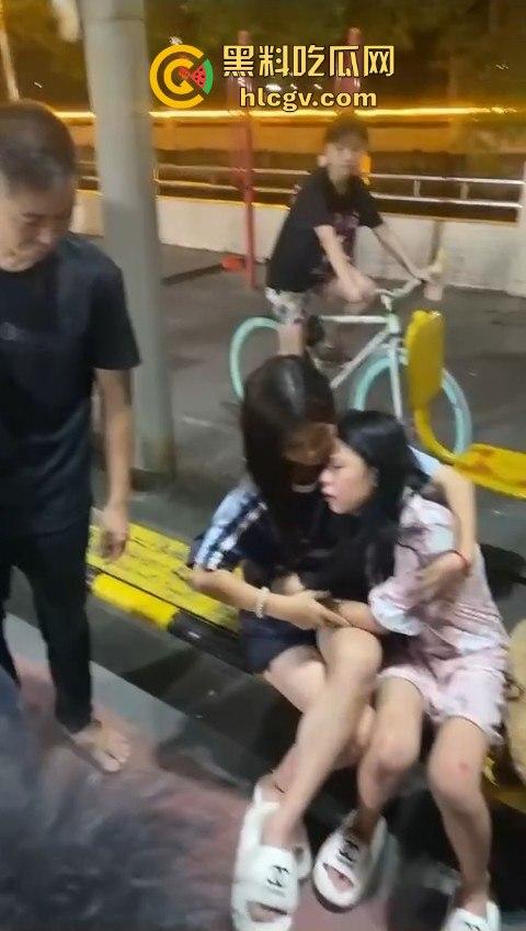 广东揭阳男孩篮球场飞踢女孩引发争议!电动车钥匙被丢失,赔偿不成暴力相向,网友分成两派! 第14张 广东揭阳男孩篮球场飞踢女孩引发争议!电动车钥匙被丢失,赔偿不成暴力相向,网友分成两派! 第14张