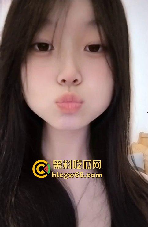 昆明旅游职业学院公认的清纯和母狗双代表【周彤珊】小小卡哇伊的 但你见的逼少过人吃过的鸡！  第3张