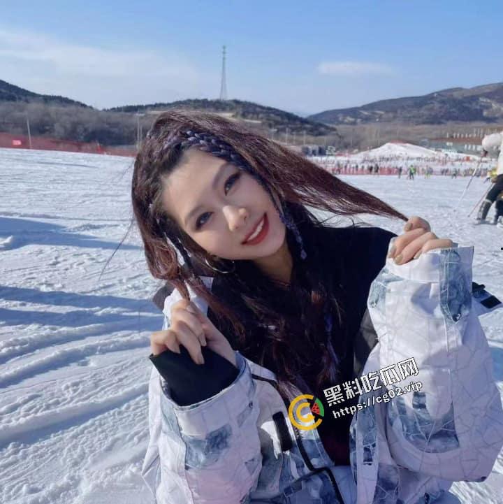 北京海淀区教师 杨佳佳 反差曝光 这个美颜绝了 十级美颜效果 真人竟然长成这样！  第1张