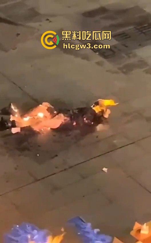 重庆南坪江南装饰城突发火灾!火光冲天令人心惊,愿所有人都能平安无事! 第1张 重庆南坪江南装饰城突发火灾!火光冲天令人心惊,愿所有人都能平安无事! 第1张