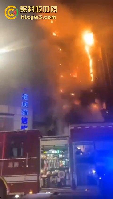 重庆南坪江南装饰城突发火灾!火光冲天令人心惊,愿所有人都能平安无事! 第3张 重庆南坪江南装饰城突发火灾!火光冲天令人心惊,愿所有人都能平安无事! 第3张