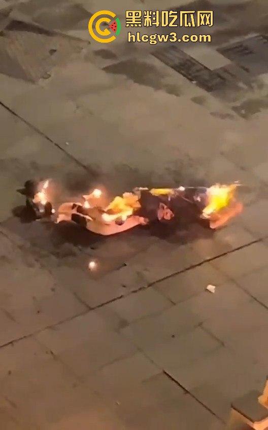 重庆南坪江南装饰城突发火灾!火光冲天令人心惊,愿所有人都能平安无事! 第4张 重庆南坪江南装饰城突发火灾!火光冲天令人心惊,愿所有人都能平安无事! 第4张