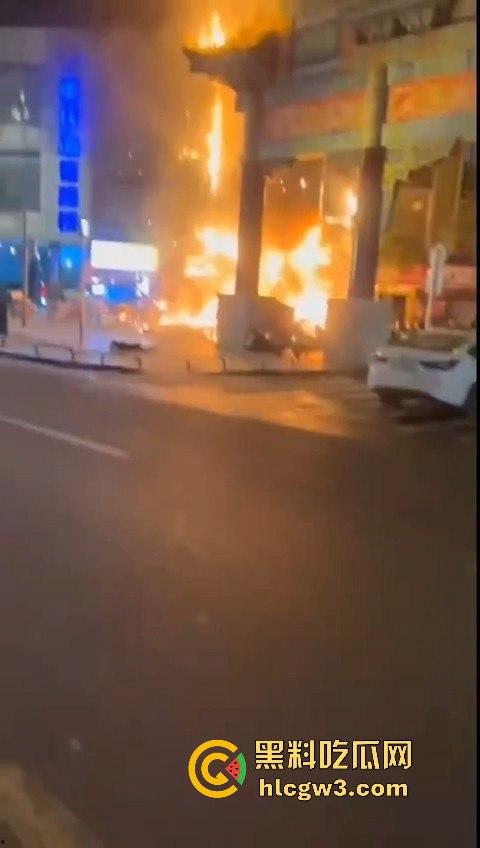 重庆南坪江南装饰城突发火灾!火光冲天令人心惊,愿所有人都能平安无事! 第5张 重庆南坪江南装饰城突发火灾!火光冲天令人心惊,愿所有人都能平安无事! 第5张