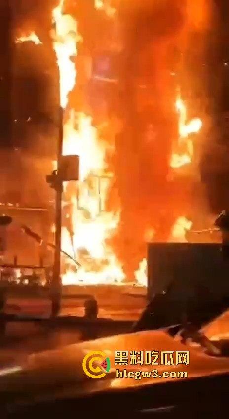 重庆南坪江南装饰城突发火灾!火光冲天令人心惊,愿所有人都能平安无事! 第6张 重庆南坪江南装饰城突发火灾!火光冲天令人心惊,愿所有人都能平安无事! 第6张