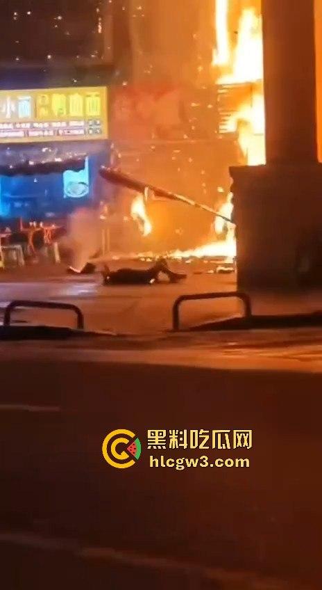 重庆南坪江南装饰城突发火灾!火光冲天令人心惊,愿所有人都能平安无事! 第10张 重庆南坪江南装饰城突发火灾!火光冲天令人心惊,愿所有人都能平安无事! 第10张