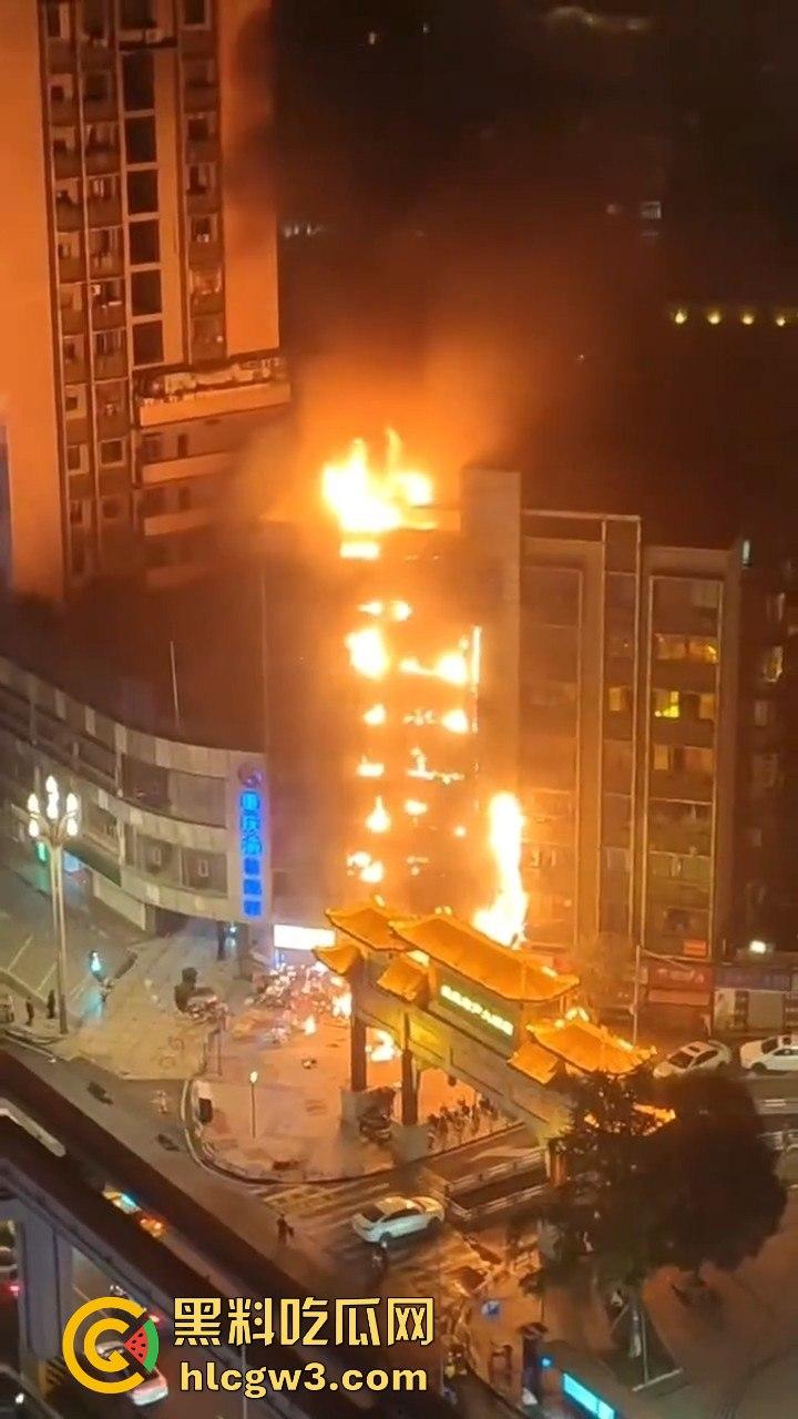 重庆南坪江南装饰城突发火灾!火光冲天令人心惊,愿所有人都能平安无事! 第11张 重庆南坪江南装饰城突发火灾!火光冲天令人心惊,愿所有人都能平安无事! 第11张