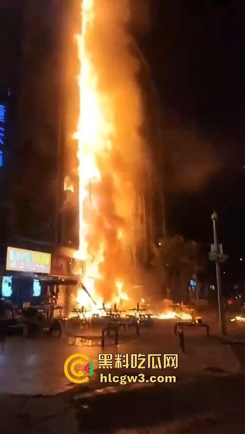 重庆南坪江南装饰城突发火灾!火光冲天令人心惊,愿所有人都能平安无事! 第12张 重庆南坪江南装饰城突发火灾!火光冲天令人心惊,愿所有人都能平安无事! 第12张