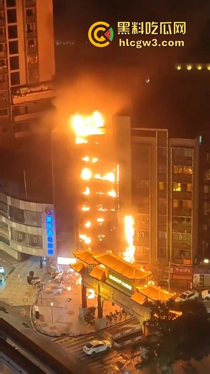 重庆南坪江南装饰城突发火灾!火光冲天令人心惊,愿所有人都能平安无事! 第13张 重庆南坪江南装饰城突发火灾!火光冲天令人心惊,愿所有人都能平安无事! 第13张