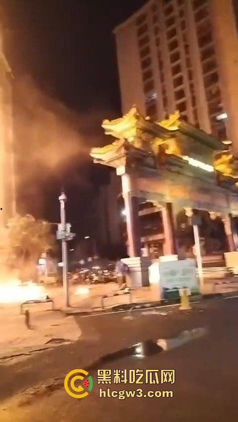 重庆南坪江南装饰城突发火灾!火光冲天令人心惊,愿所有人都能平安无事! 第15张 重庆南坪江南装饰城突发火灾!火光冲天令人心惊,愿所有人都能平安无事! 第15张