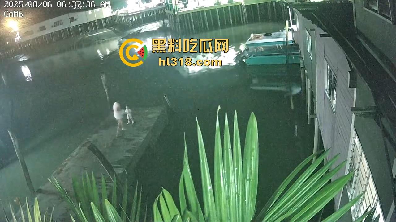 马来西亚母携女跳海轻生,疑似家庭纠纷和争夺抚养权问题,这女真狠啊,自己想不开还带上自己女儿! 第2张 马来西亚母携女跳海轻生,疑似家庭纠纷和争夺抚养权问题,这女真狠啊,自己想不开还带上自己女儿! 第2张