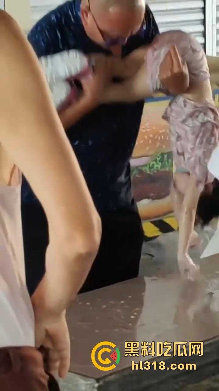 马来西亚母携女跳海轻生,疑似家庭纠纷和争夺抚养权问题,这女真狠啊,自己想不开还带上自己女儿! 第7张 马来西亚母携女跳海轻生,疑似家庭纠纷和争夺抚养权问题,这女真狠啊,自己想不开还带上自己女儿! 第7张