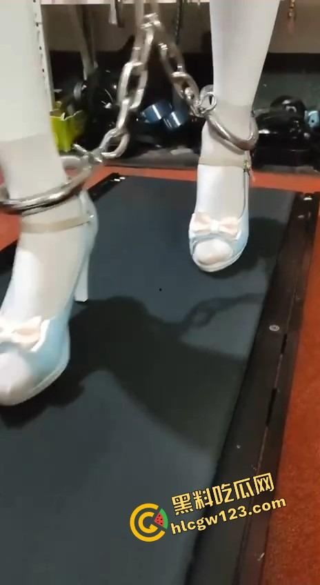 又一个女朋友被玩疯,全头罩调教成铁甲小宝,口鼻被封逼口被塞,这种重度变态玩法到底什么路数? 第9张 又一个女朋友被玩疯,全头罩调教成铁甲小宝,口鼻被封逼口被塞,这种重度变态玩法到底什么路数? 第9张