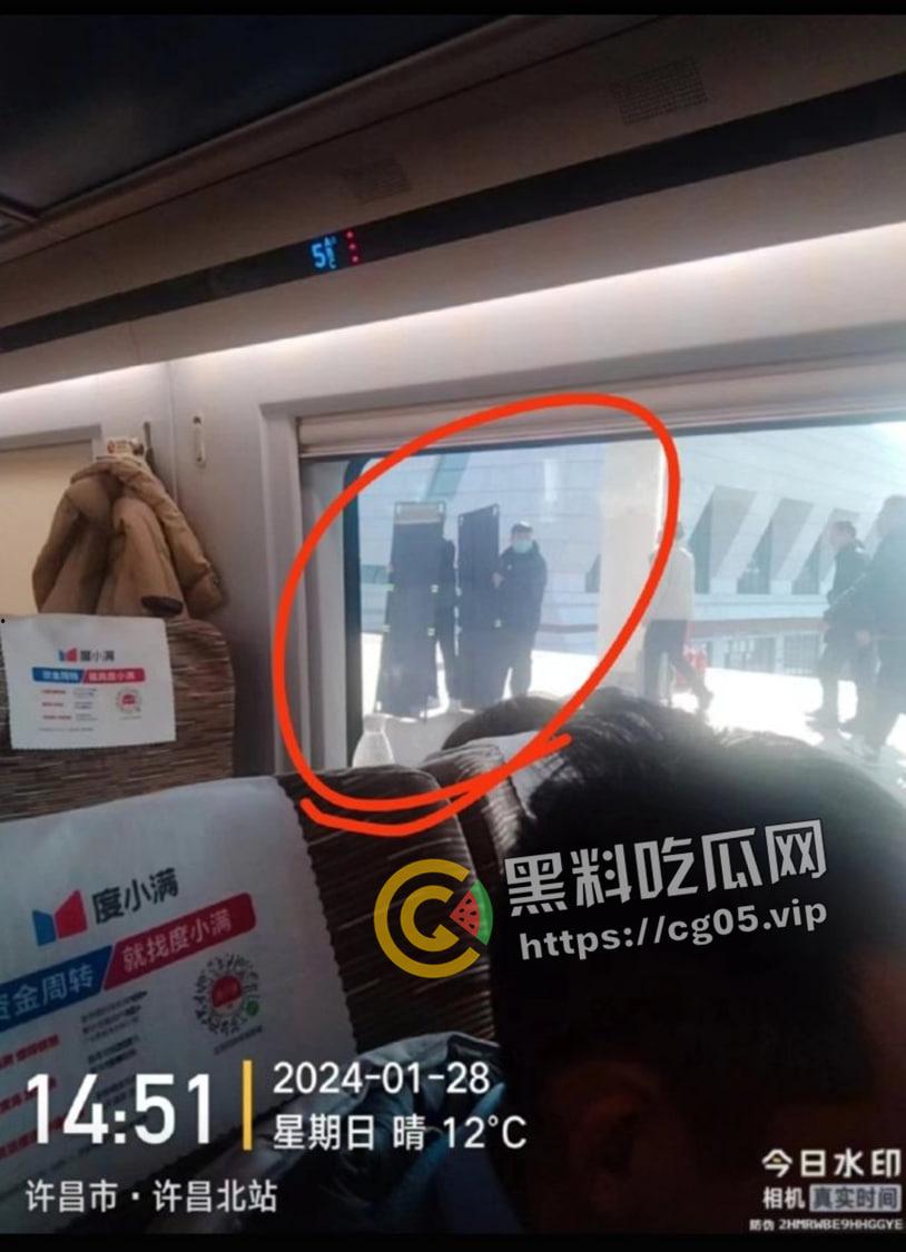 河南村镇银行储蓄事件再升级!上百名储户被囚禁 家属报警警察不出警 老百姓取个钱就这么难吗 第7张 河南村镇银行储蓄事件再升级!上百名储户被囚禁 家属报警警察不出警 老百姓取个钱就这么难吗 第7张