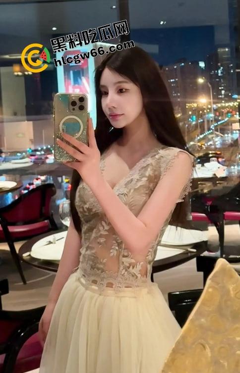 陕西【Barbara】高冷脸掩不住骚穴,主动骑乘深喉口爆金主,被爆操成淫叫母狗,粉丝都操过她! 第8张 陕西【Barbara】高冷脸掩不住骚穴,主动骑乘深喉口爆金主,被爆操成淫叫母狗,粉丝都操过她! 第8张