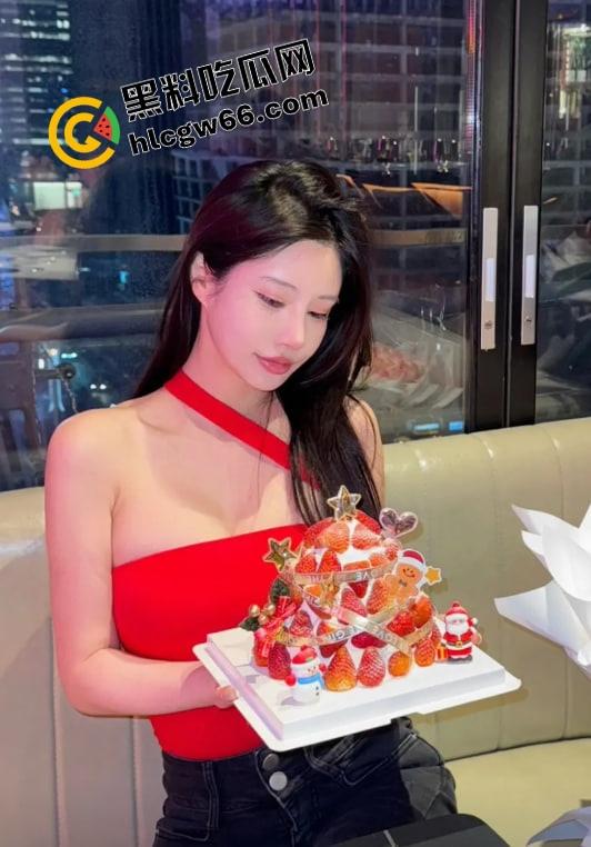 陕西【Barbara】高冷脸掩不住骚穴,主动骑乘深喉口爆金主,被爆操成淫叫母狗,粉丝都操过她! 第9张 陕西【Barbara】高冷脸掩不住骚穴,主动骑乘深喉口爆金主,被爆操成淫叫母狗,粉丝都操过她! 第9张