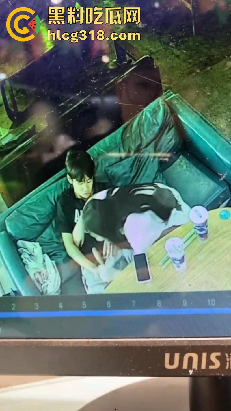 奶茶店偷情玩的就是刺激!广西玉林仙尼奶茶店,高冷校花女神【孙晓慧】,竟给陌生男子口交被曝光! 第7张 奶茶店偷情玩的就是刺激!广西玉林仙尼奶茶店,高冷校花女神【孙晓慧】,竟给陌生男子口交被曝光! 第7张