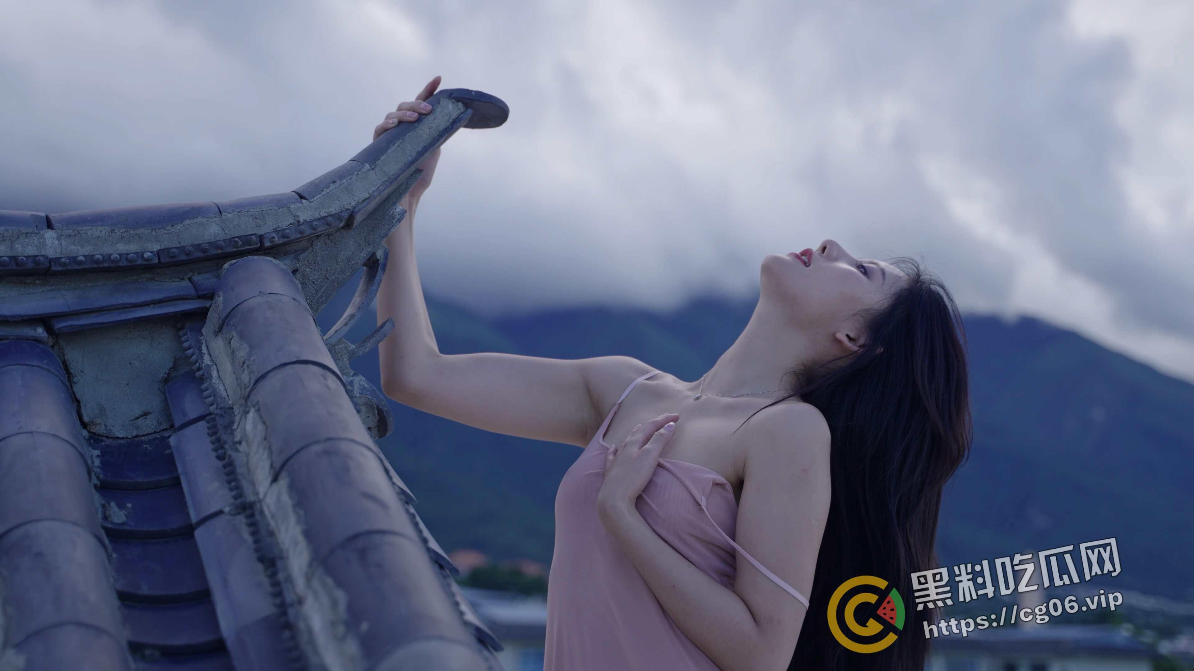 阿朱最新流出！顶级名模阿朱 美人遗世而独立 若有若无的衣衫遮着美妙的身躯 这就是艺术！  第1张