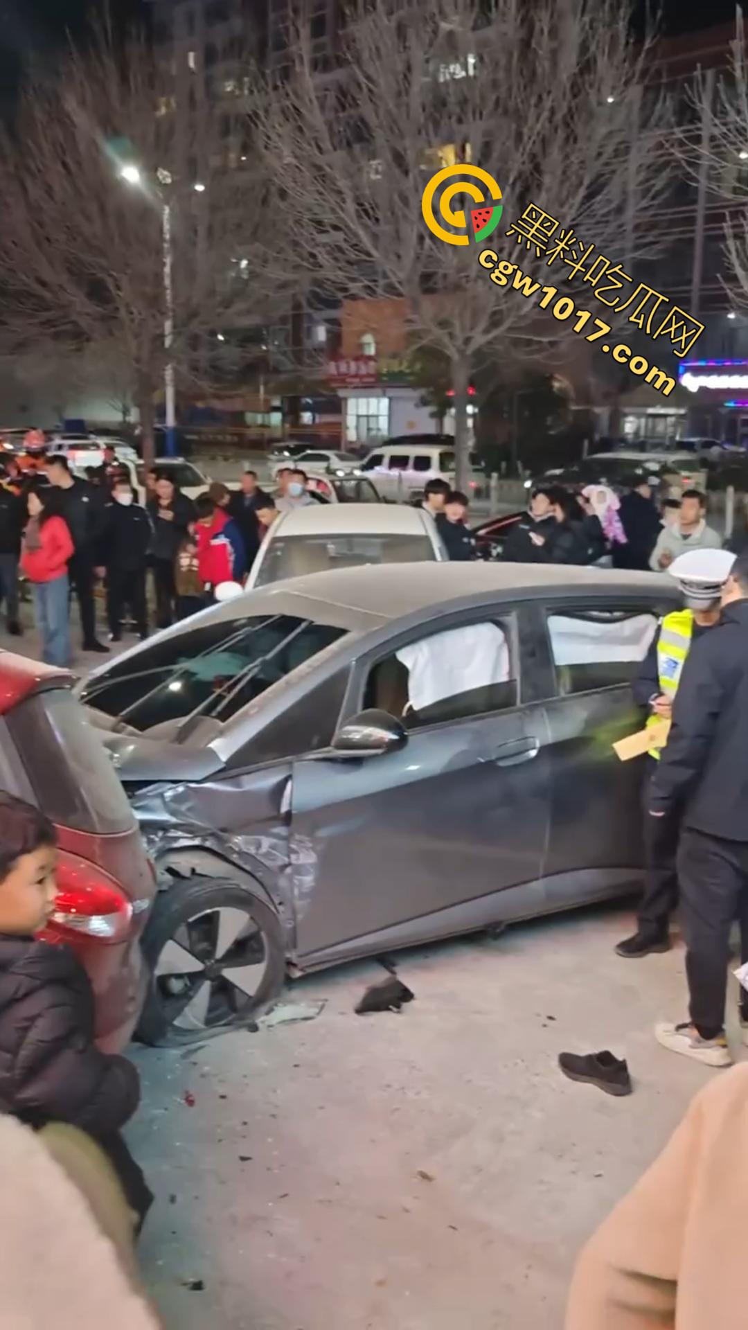 山东济南紫菜包饭店车祸事件曝光 再现【我爸是李刚】醉酒司机撞飞店主 现场血肉模糊 热搜两小时被全网封禁! 第3张 山东济南紫菜包饭店车祸事件曝光 再现【我爸是李刚】醉酒司机撞飞店主 现场血肉模糊 热搜两小时被全网封禁! 第3张