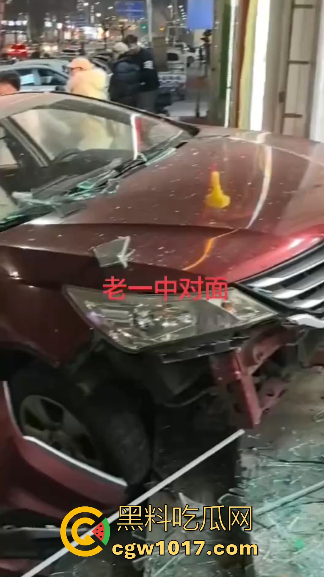 山东济南紫菜包饭店车祸事件曝光 再现【我爸是李刚】醉酒司机撞飞店主 现场血肉模糊 热搜两小时被全网封禁! 第5张 山东济南紫菜包饭店车祸事件曝光 再现【我爸是李刚】醉酒司机撞飞店主 现场血肉模糊 热搜两小时被全网封禁! 第5张