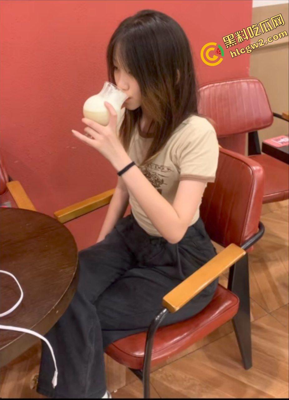 抖音清纯反差婊学生妹『愛意随風起』酒吧蹦迪被灌醉 到单男家后入猛怼!独家曝光! 第4张 抖音清纯反差婊学生妹『愛意随風起』酒吧蹦迪被灌醉 到单男家后入猛怼!独家曝光! 第4张