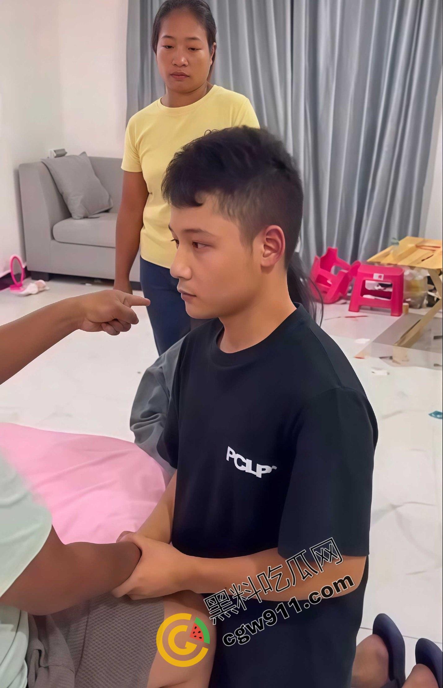 抖音网红【七七】与【晚来的情意】出轨被抓！淫乱现场红色内裤惹人眼，网红圈糜烂不堪大揭秘  第7张