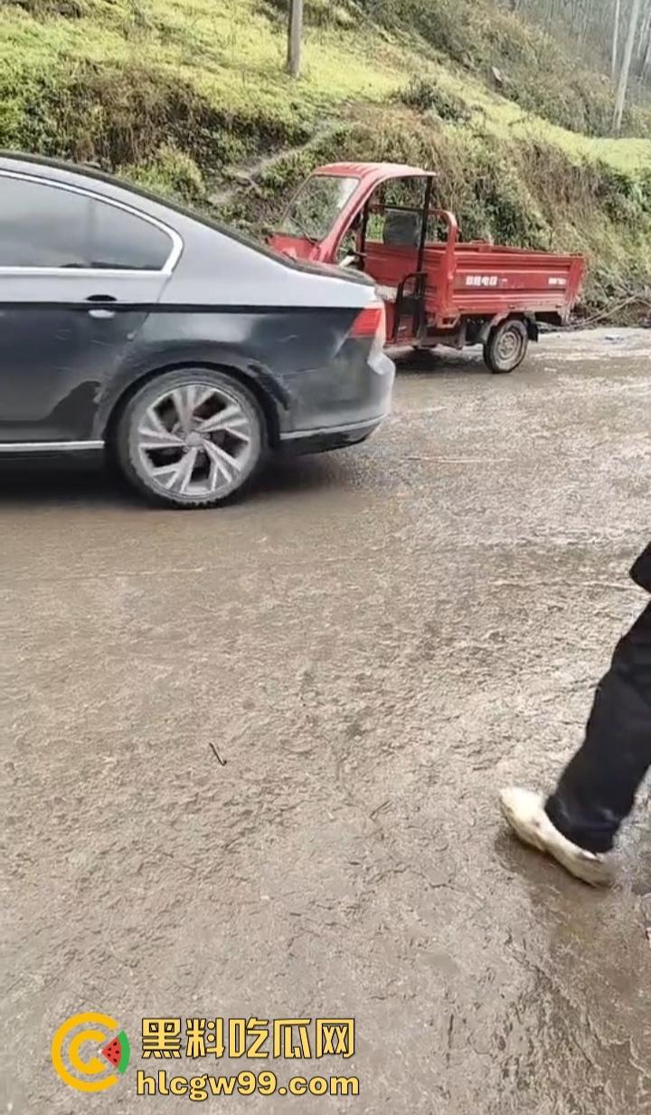 四川宜宾筠连县突发山体滑坡 多间民房瞬间被吞噬 人员被埋 官兵火速展开紧急救援！  第2张