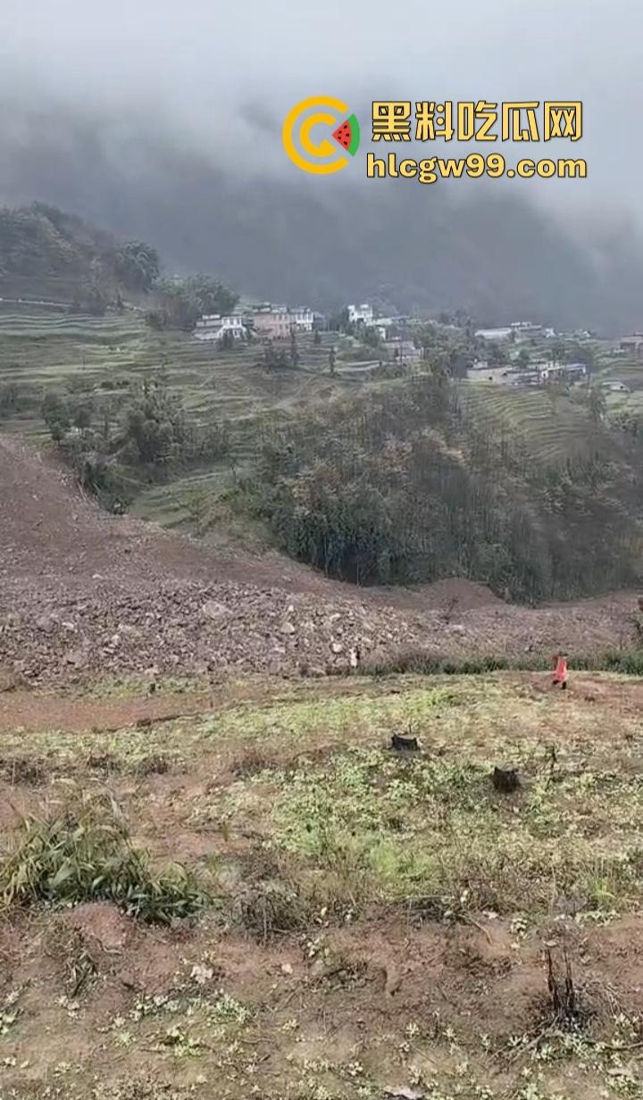 四川宜宾筠连县突发山体滑坡 多间民房瞬间被吞噬 人员被埋 官兵火速展开紧急救援！  第8张