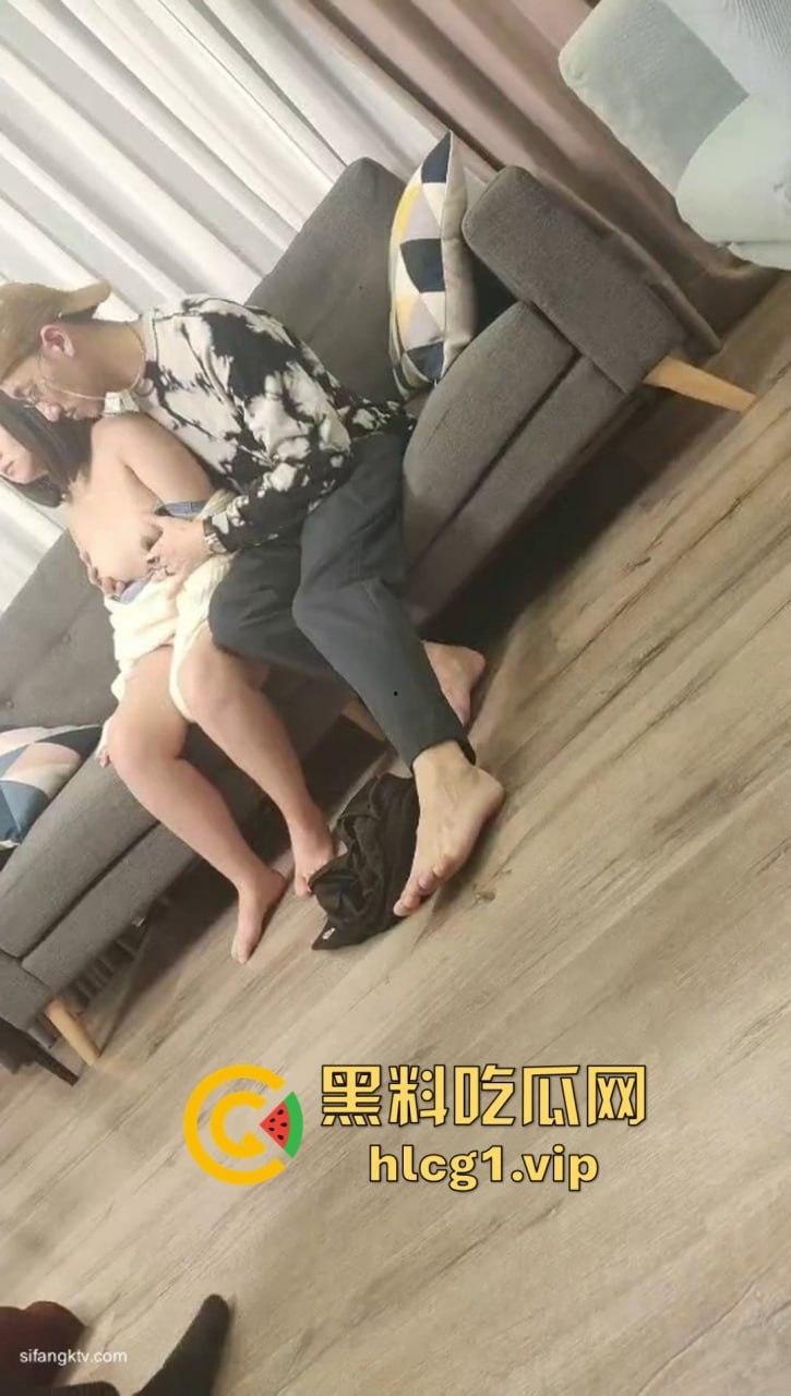 台湾AV拍摄现场被偷拍泄密，真实拍片幕后大揭秘，男女主角当众啪啪竟如此艰辛！  第2张