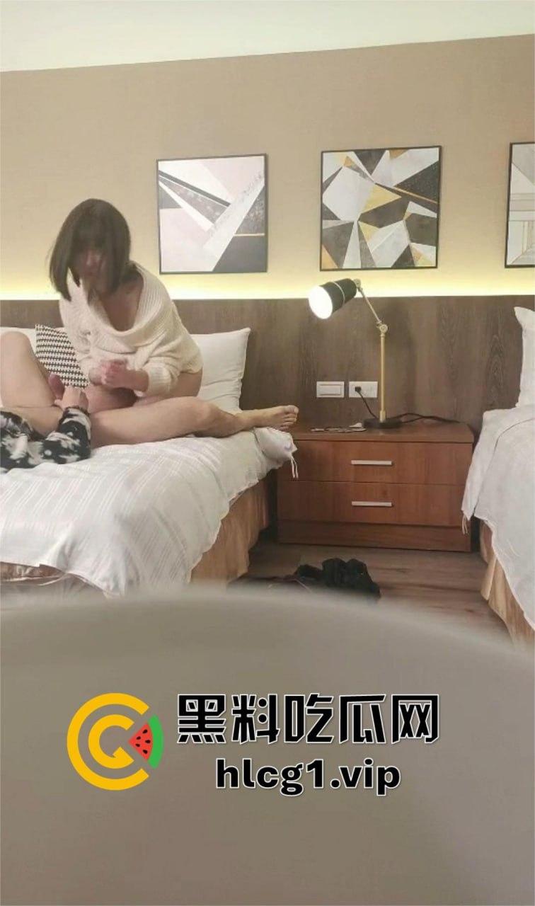 台湾AV拍摄现场被偷拍泄密，真实拍片幕后大揭秘，男女主角当众啪啪竟如此艰辛！  第5张