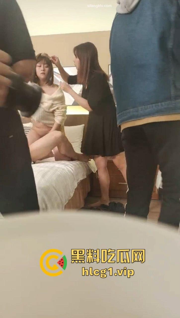 台湾AV拍摄现场被偷拍泄密，真实拍片幕后大揭秘，男女主角当众啪啪竟如此艰辛！  第8张