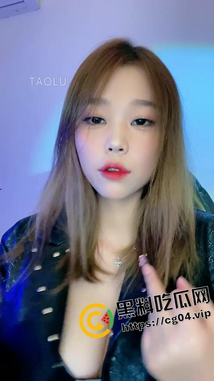 为了你 我变成M模样！美女主人现场调教下达指令 辱骂抽打 美脚怼脸  假如是你 那么变成M也不是不可以 第1张