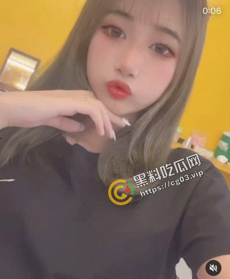 台湾G奶小太妹想当艺人 被假经纪人骗  被PUA调教视频曝光 年轻的身体就是顶 第1张