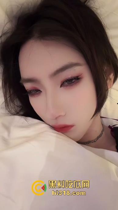 猎奇重口系列！受虐型TS媚娘炮击虐屌自慰，高频狂压睾丸，压得白浆都流出来了！看着都蛋疼！  第1张