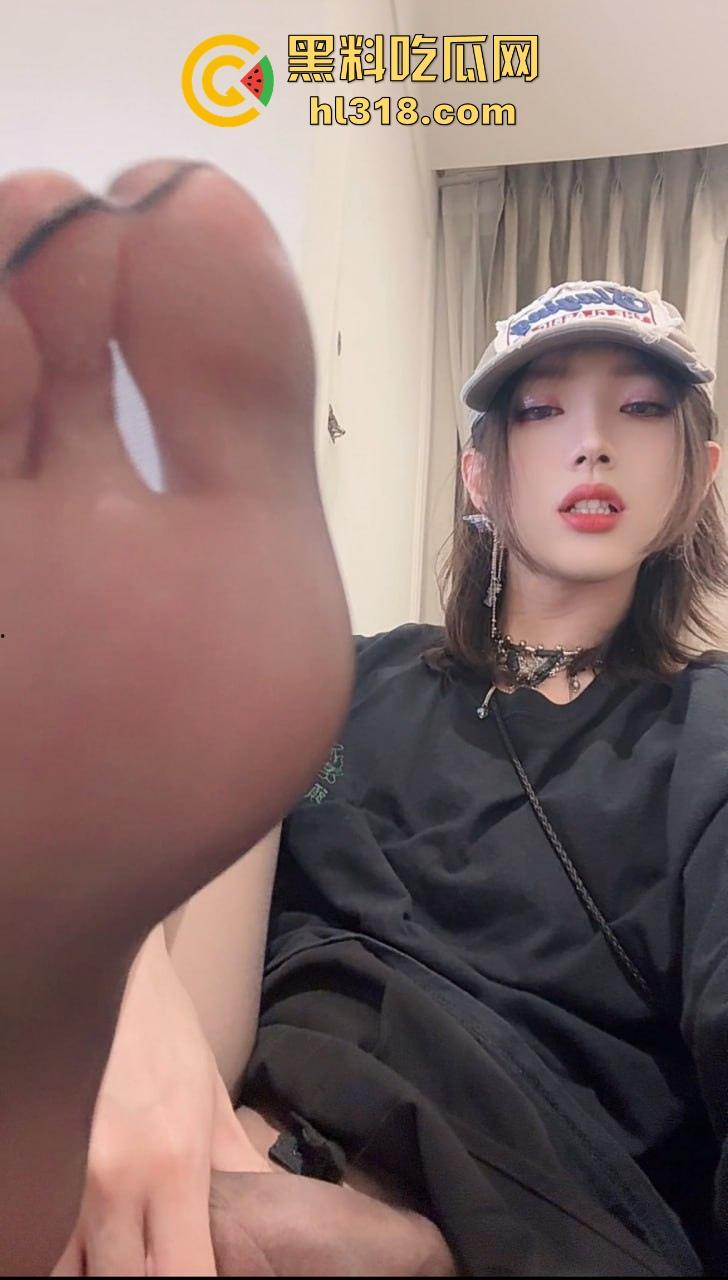 猎奇重口系列！受虐型TS媚娘炮击虐屌自慰，高频狂压睾丸，压得白浆都流出来了！看着都蛋疼！  第2张