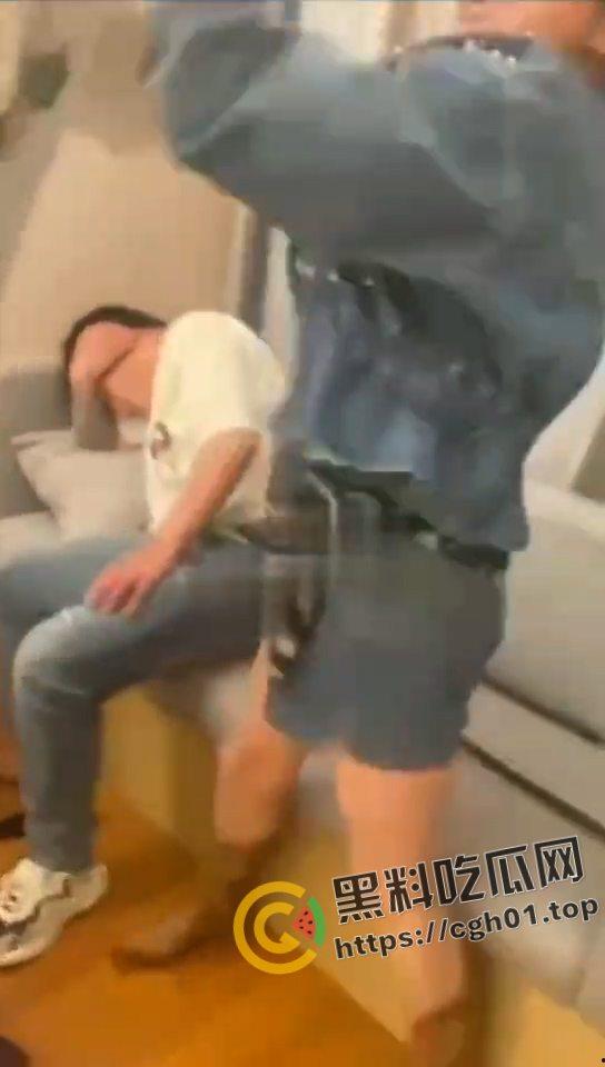 上阵父子兵!爸爸带着儿子捉奸妈妈 小三被打头破血流 儿子表示我妈的逼只有我爸能操 第8张 上阵父子兵!爸爸带着儿子捉奸妈妈 小三被打头破血流 儿子表示我妈的逼只有我爸能操 第8张