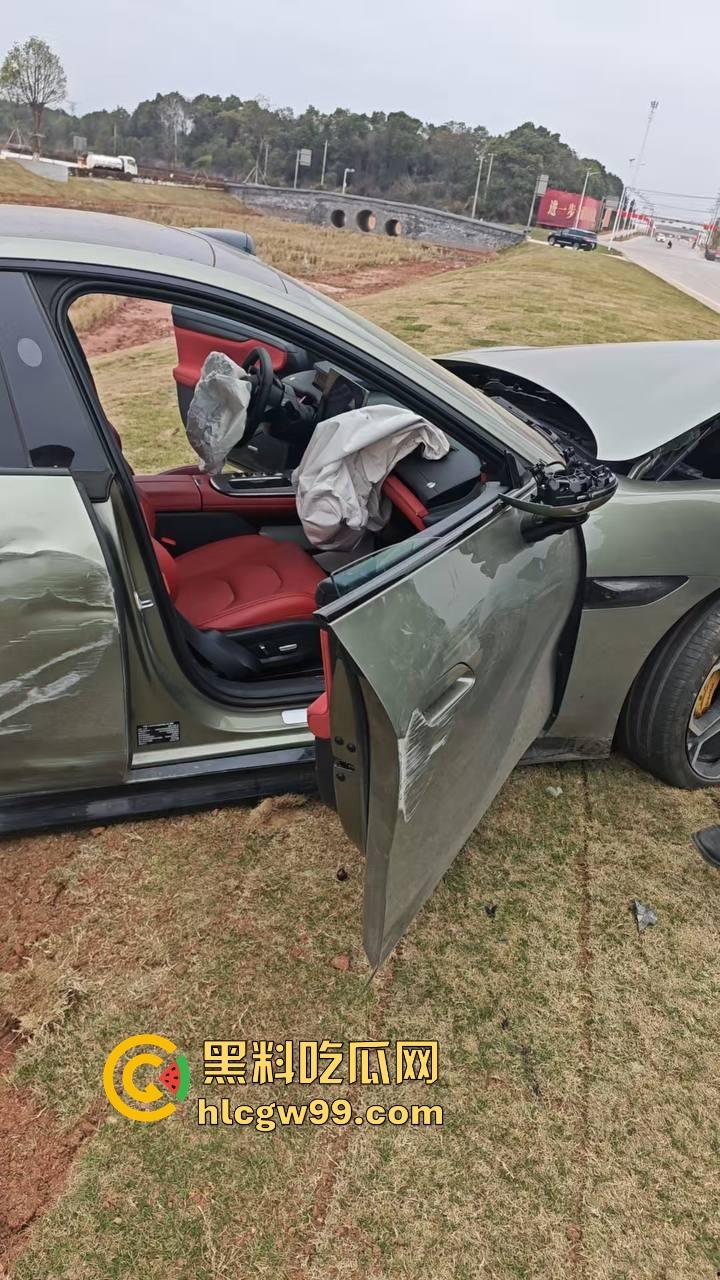 三轮车大爷溜车,撞上小米SU7,最后只赔了200!车主认栽还是精算过?这车祸到底亏不亏? 第5张 三轮车大爷溜车,撞上小米SU7,最后只赔了200!车主认栽还是精算过?这车祸到底亏不亏? 第5张